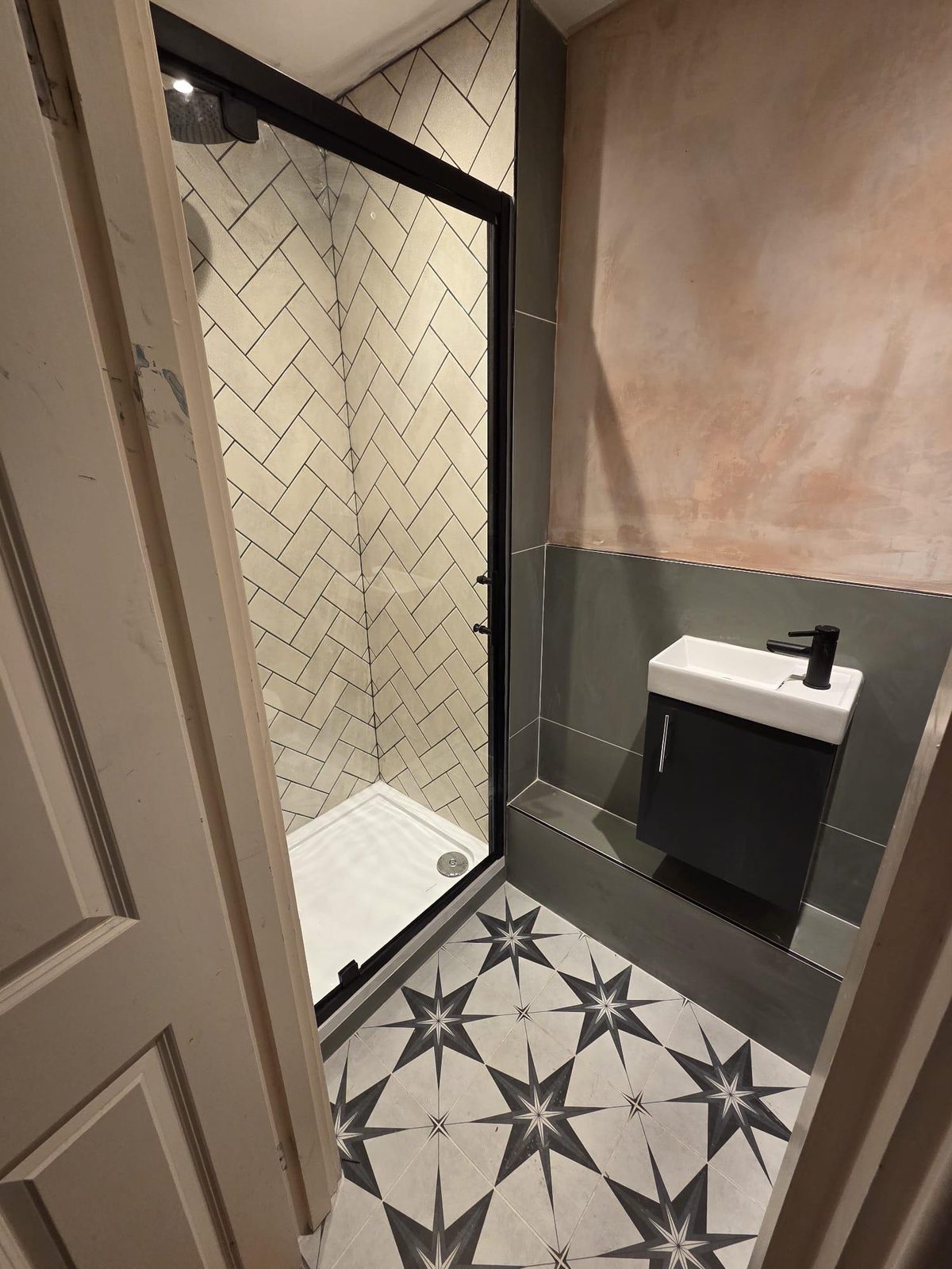 Cloakroom with star floor and dark vanity