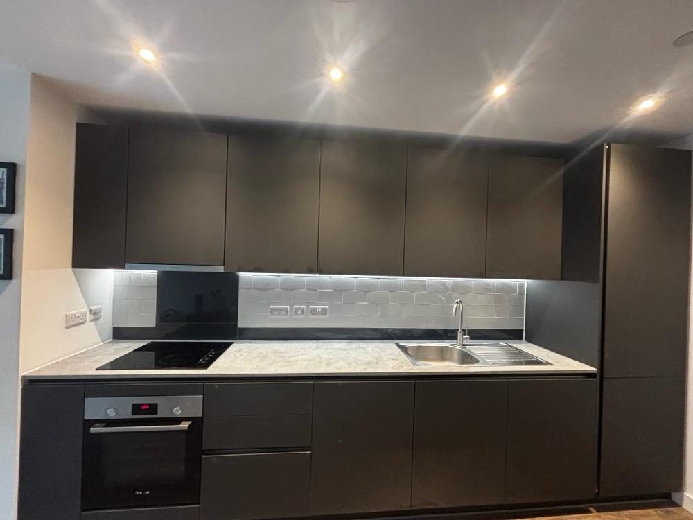 Cream gloss kitchen with black worktop